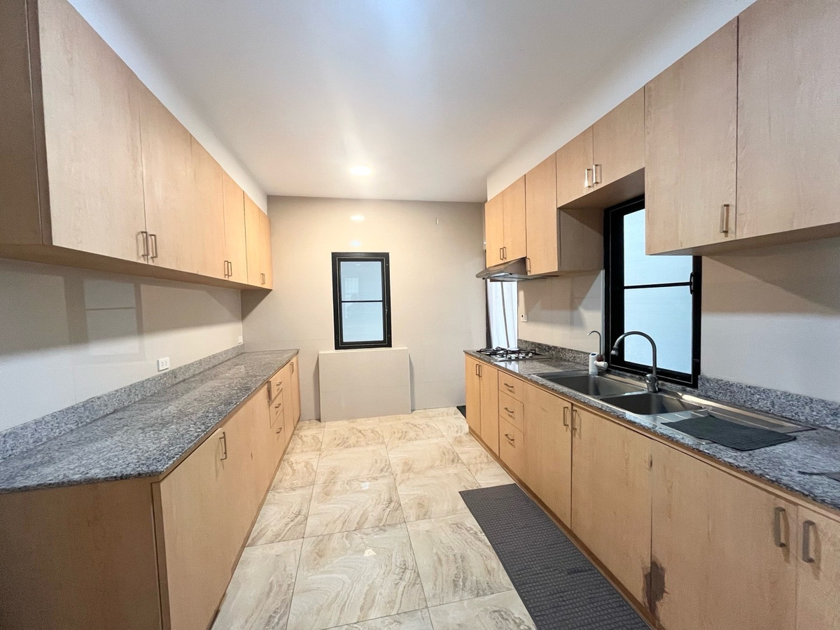 For RentHouseSukhumvit, Asoke, Thonglor : The Noble Ekkamai 22 (The Noble Ekkamai 22) for rent, 3-story detached house.