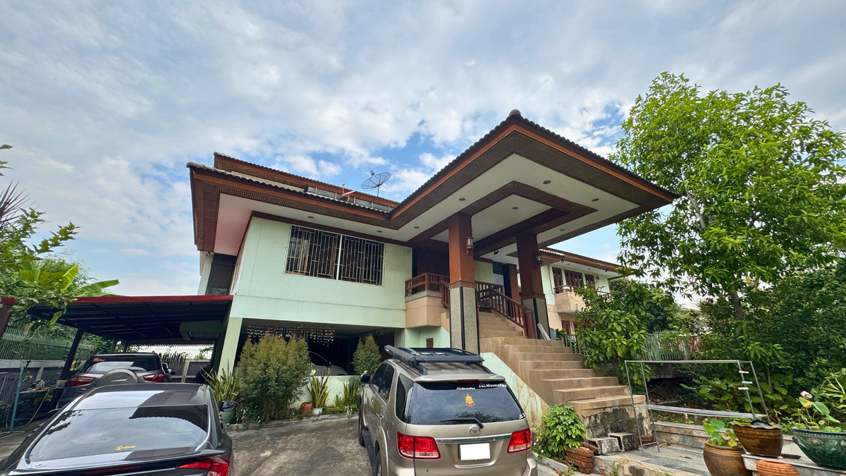 For SaleHouseSamut Prakan,Samrong : Single house for sale at special price! Area larger than 221 square meters, price of empty land but includes a single house. The best value in the project