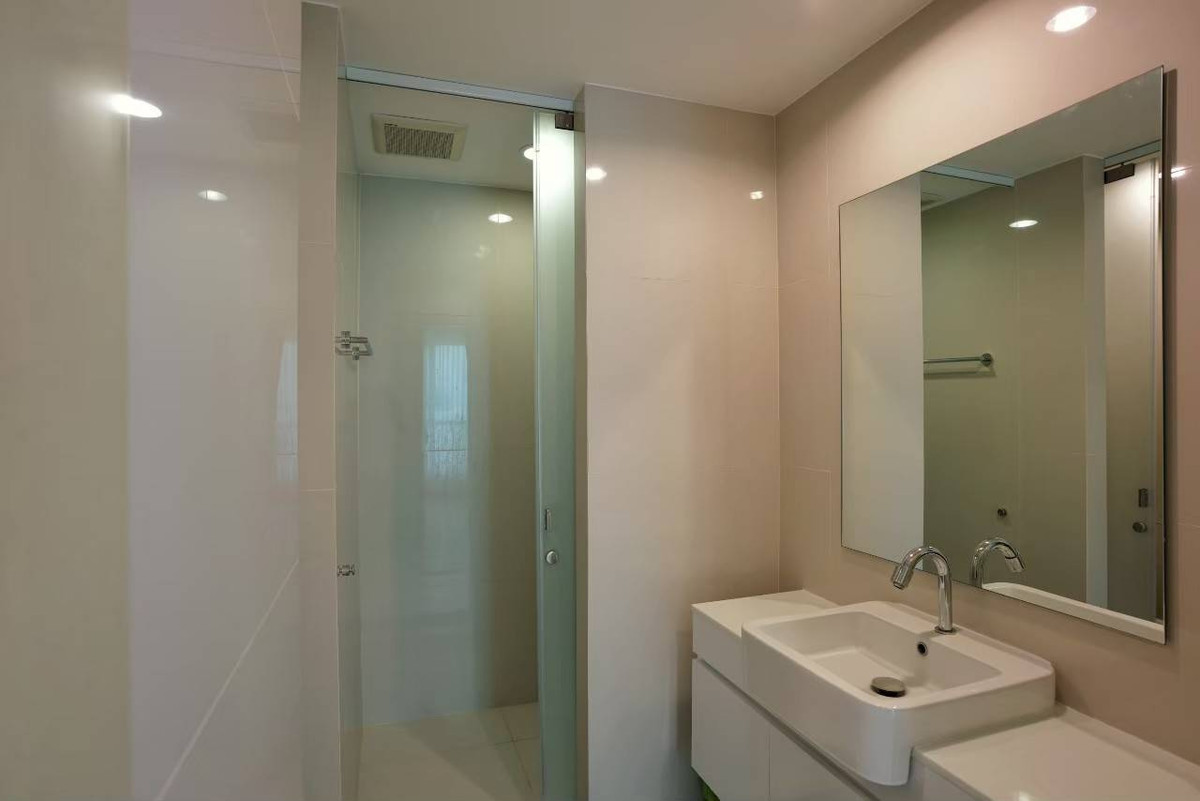 For SaleCondoRattanathibet, Sanambinna : 💖💖 Beautiful room for sale, special price, The Hotel Serviced Condo / 2 bedrooms, size 56.42 sq m, price only 3.39 million baht / If interested, you can inquire. Line ID : atfirm2010 💖💖