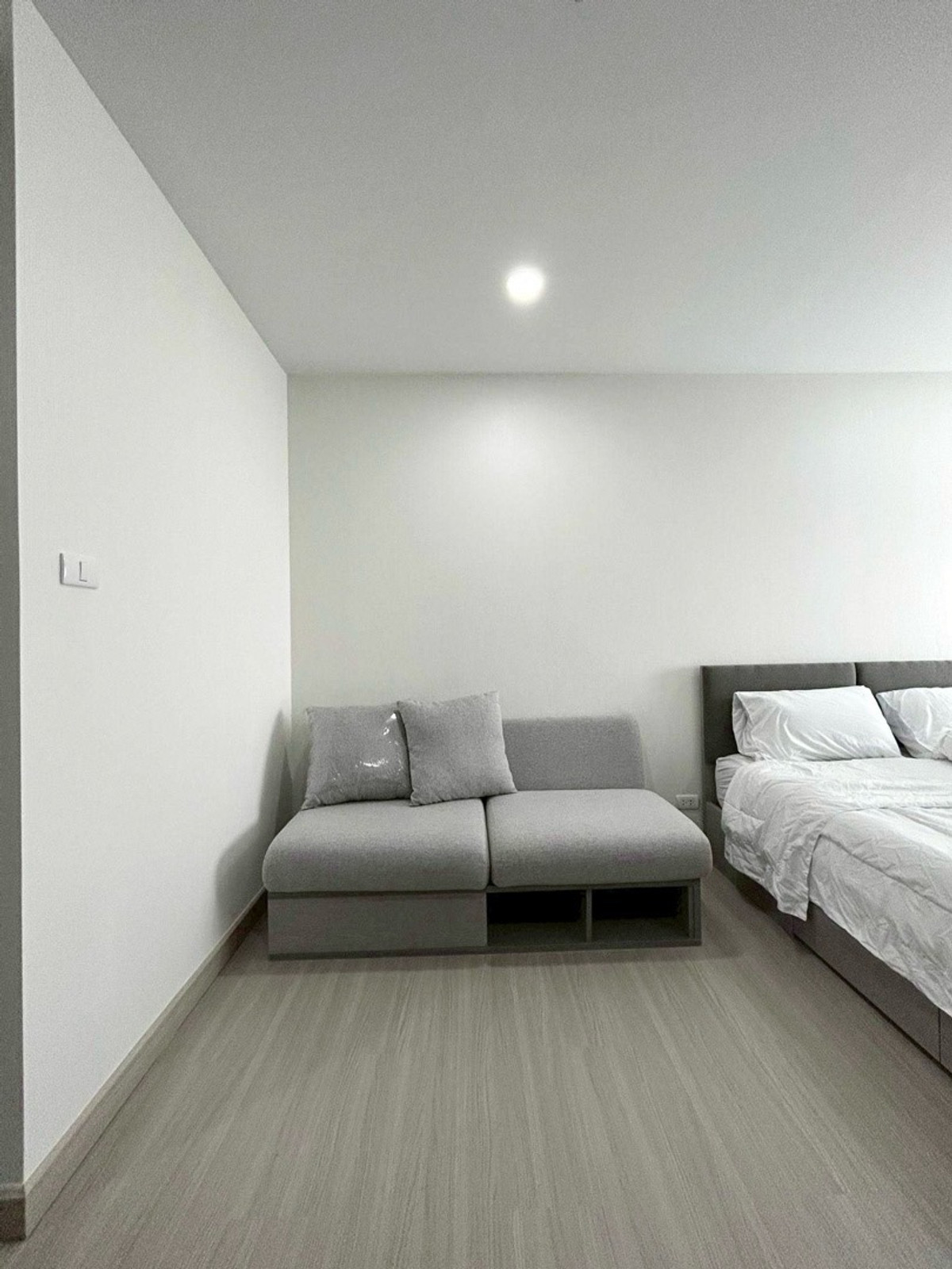 For RentCondoPinklao, Charansanitwong : 💙@condocurator 💙 For rent Supalai Park Yaek FaiChai, fully furnished. There is a washing machine [PM0673]