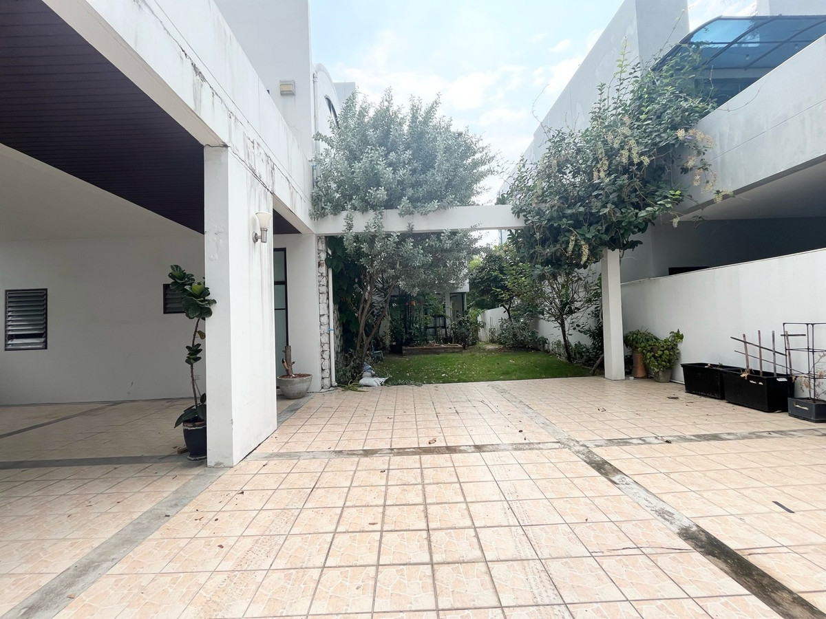 For RentHouseSukhumvit, Asoke, Thonglor : The Noble Ekkamai 22 (The Noble Ekkamai 22) for rent, 3-story detached house.