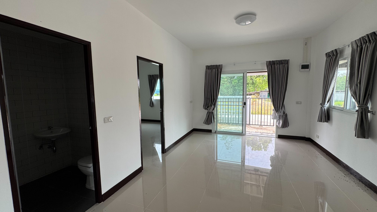 HouseRayong : 🏡 One-story detached house next to a canal, friendly price, close to nature. Line @bzprOperty