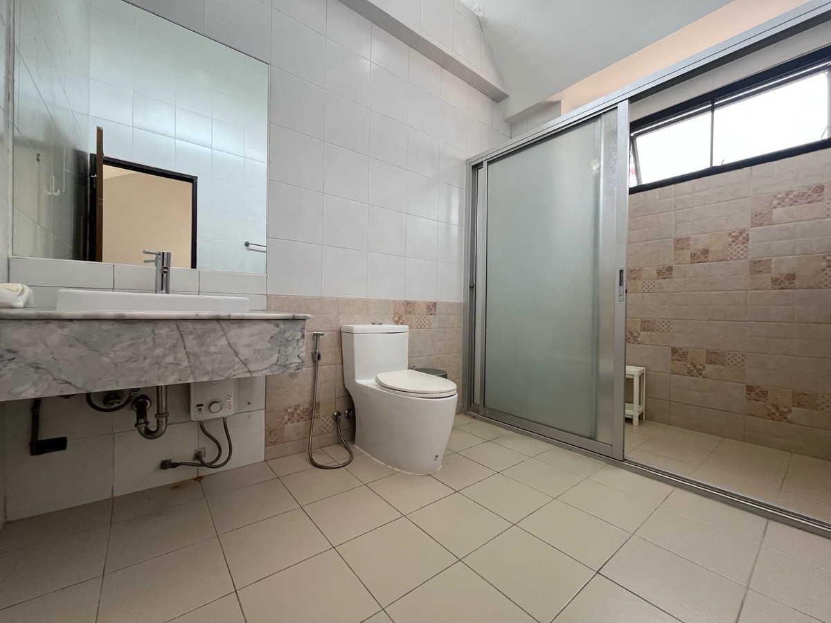 For RentHouseSukhumvit, Asoke, Thonglor : The Noble Ekkamai 22 (The Noble Ekkamai 22) for rent, 3-story detached house.