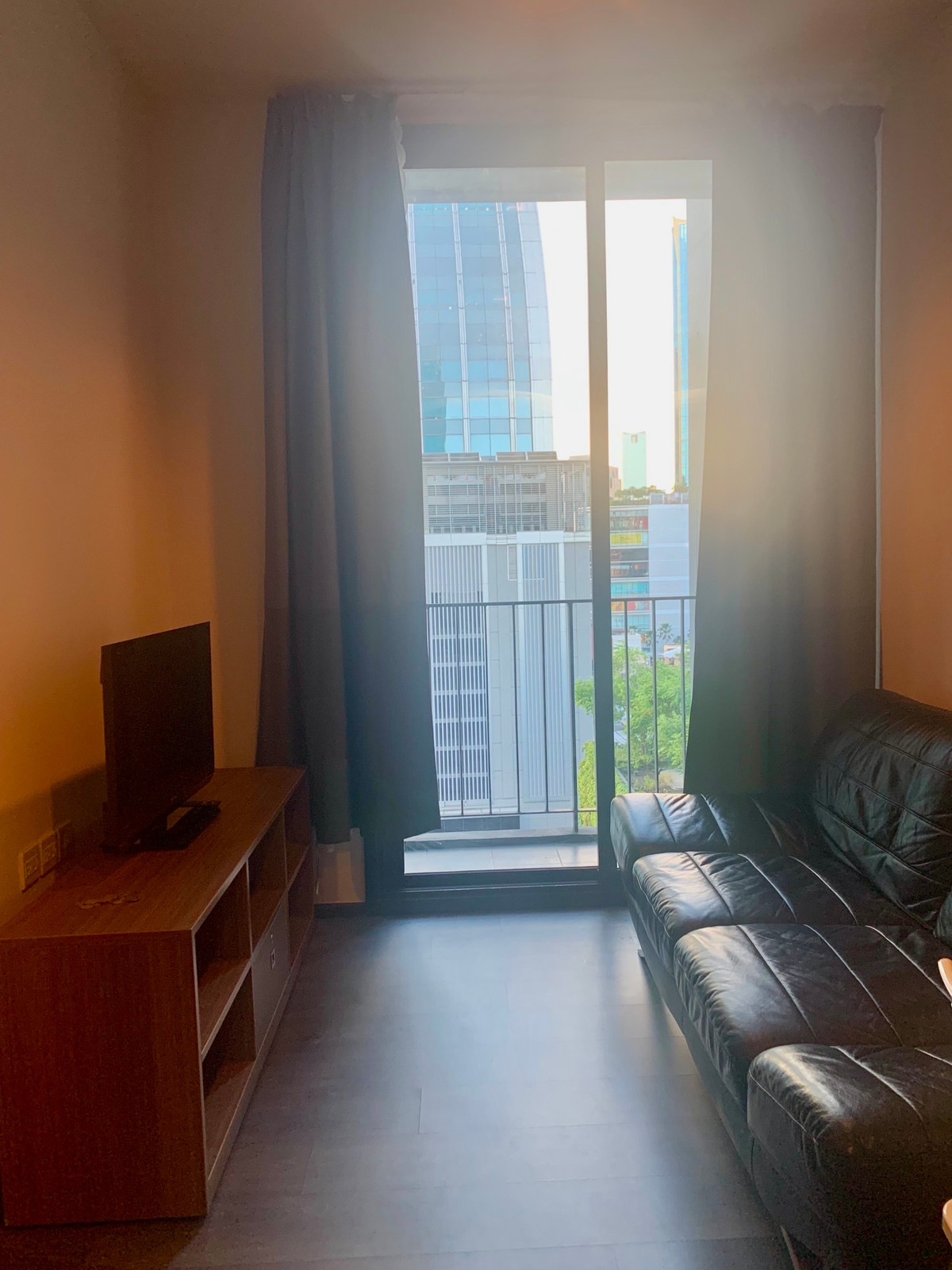 ขายคอนโดสุขุมวิท อโศก ทองหล่อ : Edge Sukhumvit 23 / ราคาดี เหมาะซื้อลงทุน ใกล้ Interchange MRT สุขุมวิท BTS อโศก / 1 ห้องนอน 30 ตร.ม. โทร 0937890899