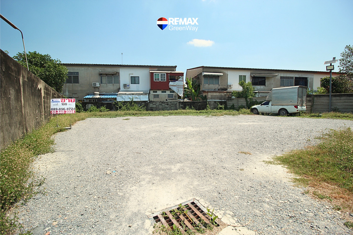 For SaleLandBang kae, Phetkasem : Land for sale near Phetkasem 81, Nong Khaem, already filled, near Modi Villa village, 100 sq m.