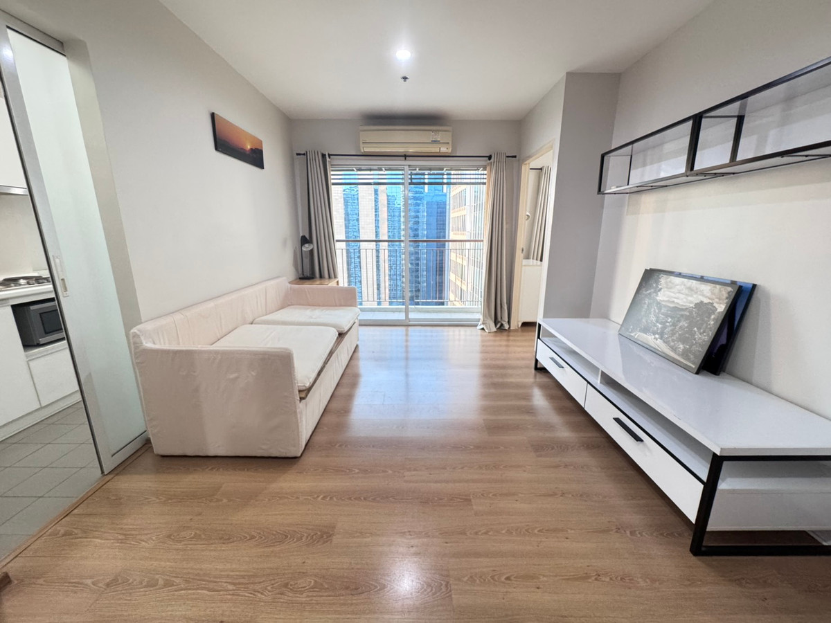 For RentCondoLadprao, Central Ladprao : Sym Vibha Ladprao available and ready for rent, 2 bedroom, Fully Furnished, near BTS, Mrt and many markets and offices.