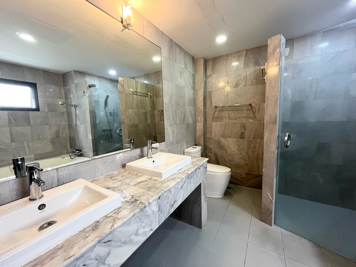 For RentHouseSukhumvit, Asoke, Thonglor : The Noble Ekkamai 22 (The Noble Ekkamai 22) for rent, 3-story detached house.