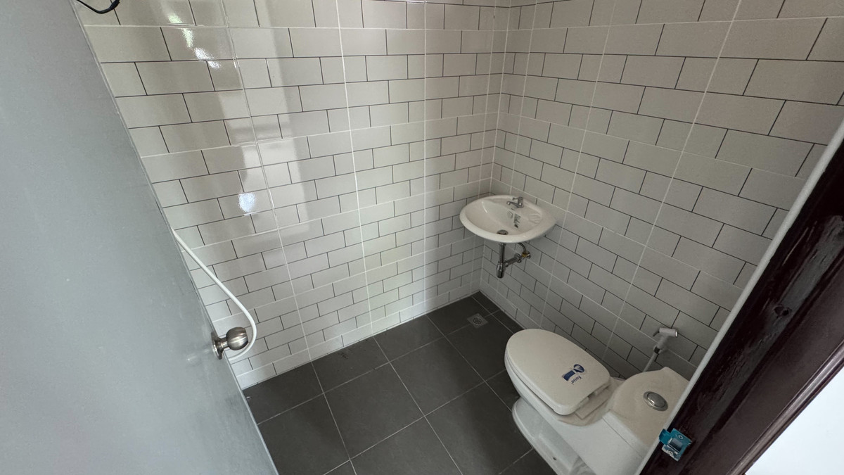 HouseRayong : 🏡 One-story detached house next to a canal, friendly price, close to nature. Line @bzprOperty