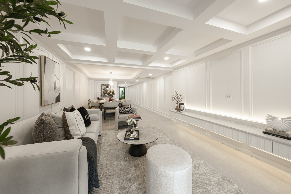 For SaleTownhomeSukhumvit, Asoke, Thonglor : 📌[𝐑𝐚𝐫𝐞 𝐔𝐧𝐢𝐭] Newly renovated townhome with 𝐁𝐮𝐢𝐥𝐭-𝐢𝐧, beautiful, fully furnished, with free gifts! Furniture as shown in the picture. If interested, contact 095-424-3656.