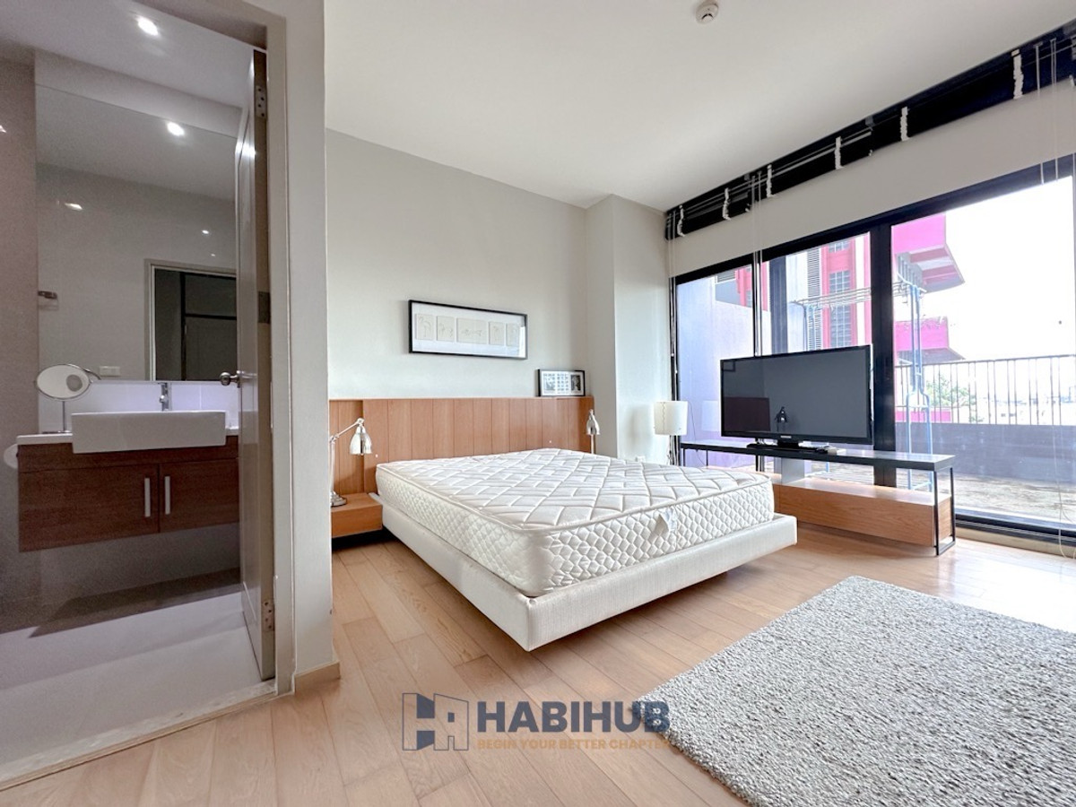For SaleCondoSukhumvit, Asoke, Thonglor : Urgent sale 🔥 Luxury condo Noble Reveal, potential location near BTS Ekkamai, beautiful room, ready to move in! 1 bedroom, suitable for both living and investment ✨(HBH-HL-80)