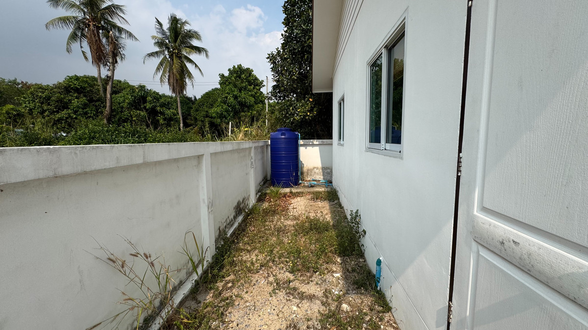 HouseRayong : 🏡 One-story detached house next to a canal, friendly price, close to nature. Line @bzprOperty
