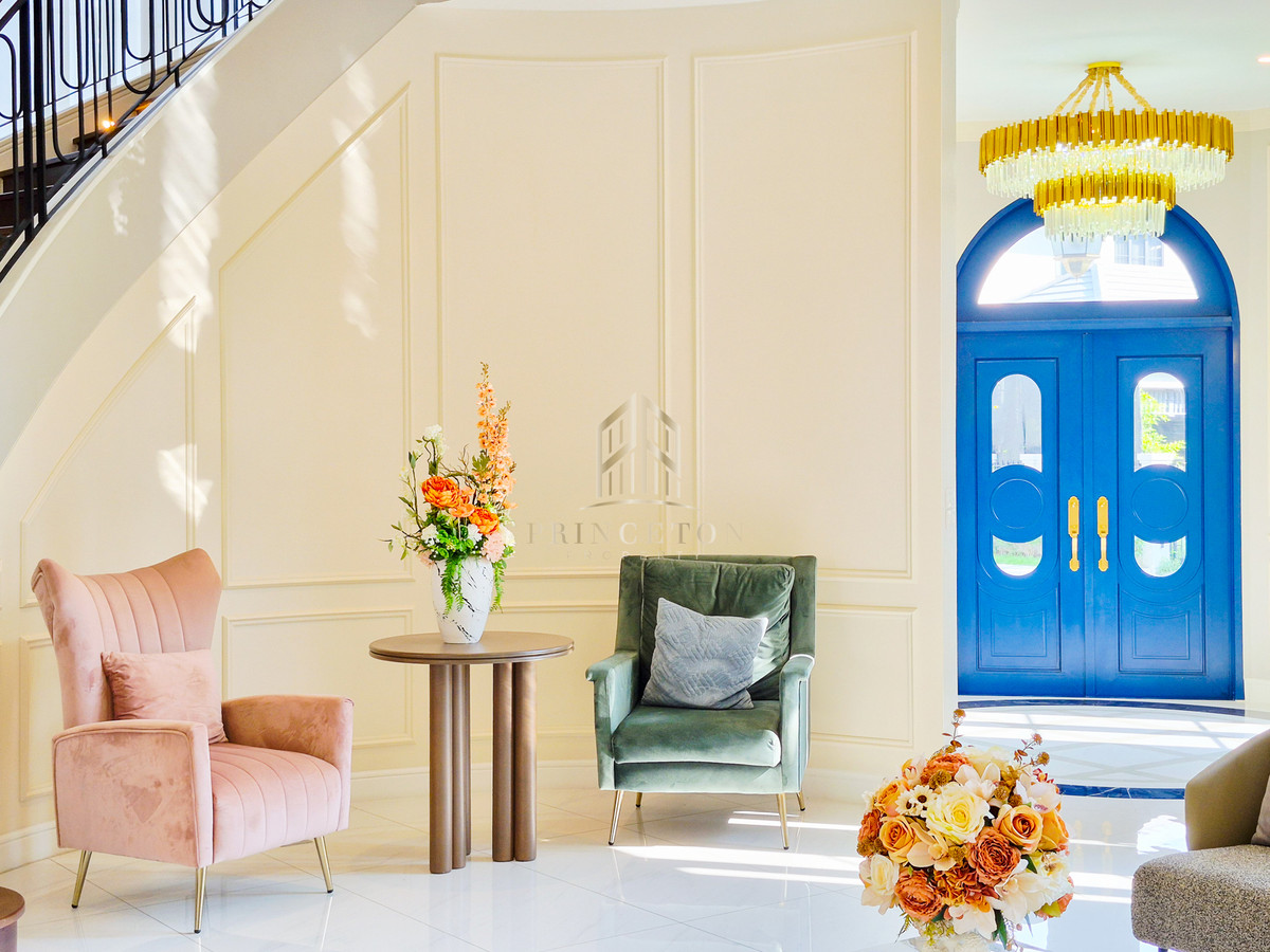 บ้านพัฒนาการ ศรีนครินทร์ : บ้านหรูสไตล์คฤหาสน์ นาราสิริ กรุงเทพกรีฑา 📞 092-4252445 Narasiri Krungthep Kreetha