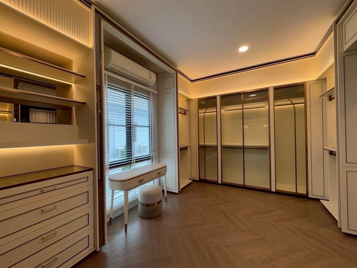 For RentHousePattanakan, Srinakarin : Luxury house for rent, Nantawan Rama 9 - Krungthep Kreetha New Road, 5 bedrooms, 6 bathrooms, near the expressway (Luxury House for Rent – ​​Nantawan Rama 9 (Krungthep Kreetha New Road)