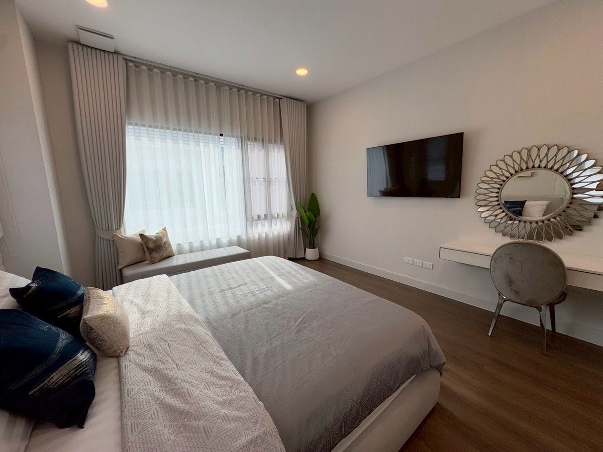 For RentHousePattanakan, Srinakarin : Luxury house for rent, Nantawan Rama 9 - Krungthep Kreetha New Road, 5 bedrooms, 6 bathrooms, near the expressway (Luxury House for Rent – ​​Nantawan Rama 9 (Krungthep Kreetha New Road)