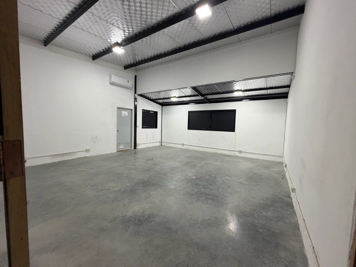 ให้เช่าโกดังลาดกระบัง สุวรรณภูมิ : ให้เช่าโกดัง 2 ชั้น พร้อมลิฟต์ ซอยกิ่งแก้ว37 (บางพลี-ลาดกระบัง) ใกล้สนามบินสุวรรณภูมิ