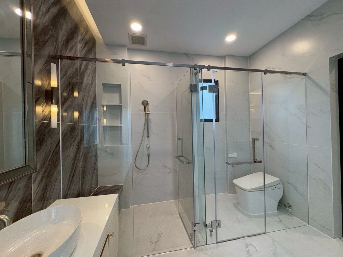 For RentHousePattanakan, Srinakarin : Luxury house for rent, Nantawan Rama 9 - Krungthep Kreetha New Road, 5 bedrooms, 6 bathrooms, near the expressway (Luxury House for Rent – ​​Nantawan Rama 9 (Krungthep Kreetha New Road)