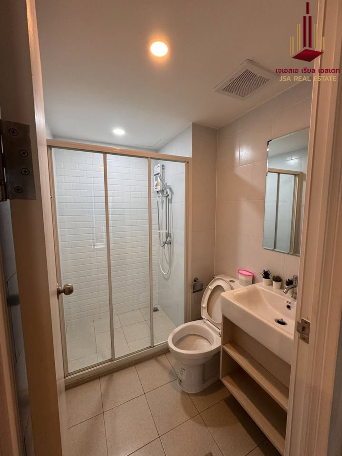 For RentCondoChokchai 4, Ladprao 71, Ladprao 48, : ✨ For Rent: Chewathai Hallmark Ladprao-Chokchai 4 Condo ✨ 💰 Only 12,000 THB/month