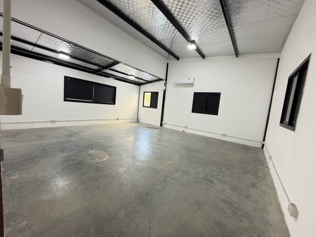 ให้เช่าโกดังลาดกระบัง สุวรรณภูมิ : ให้เช่าโกดัง 2 ชั้น พร้อมลิฟต์ ซอยกิ่งแก้ว37 (บางพลี-ลาดกระบัง) ใกล้สนามบินสุวรรณภูมิ