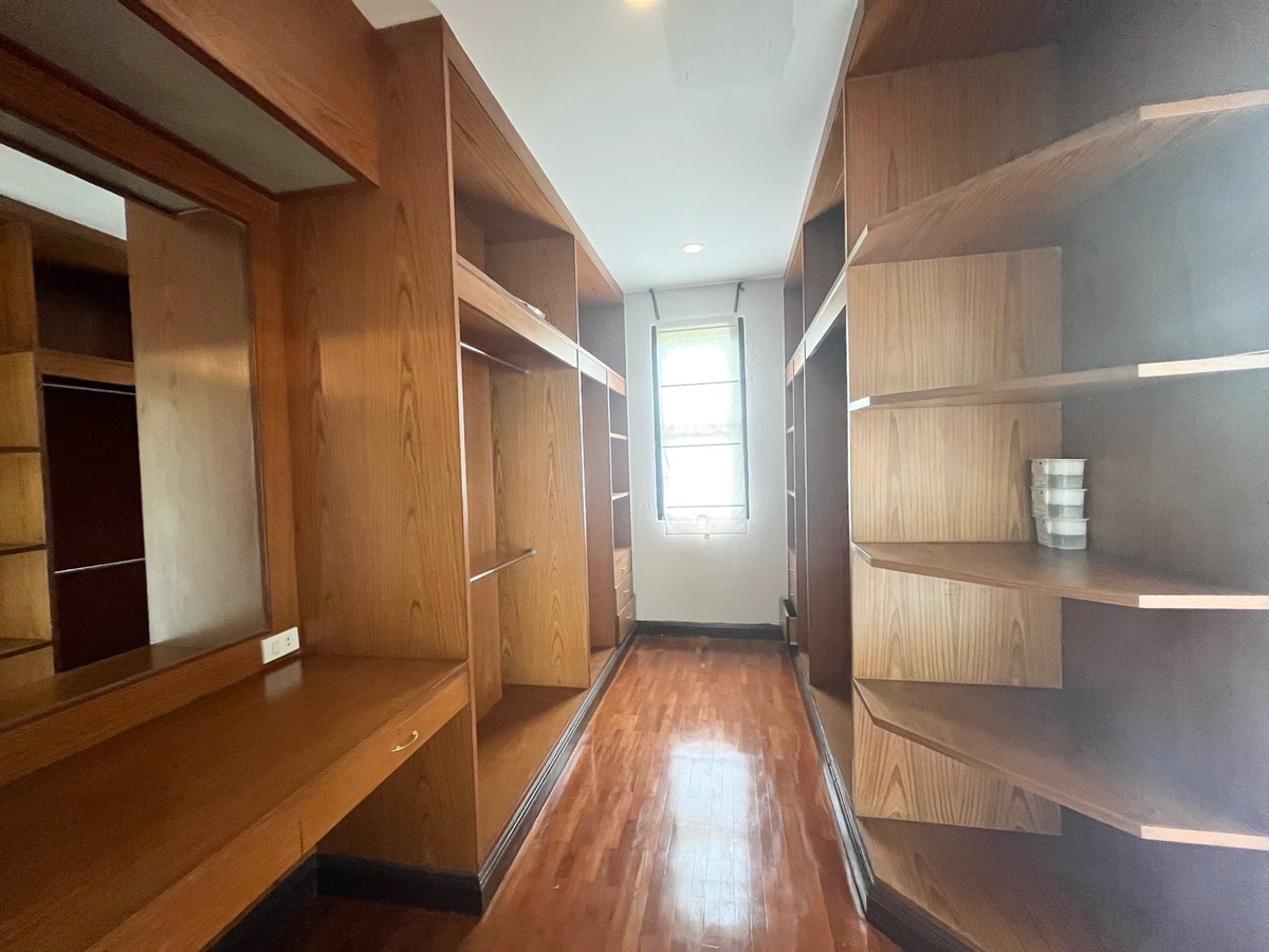 For RentHouseSukhumvit, Asoke, Thonglor : The Noble Ekkamai 22 (The Noble Ekkamai 22) for rent, 3-story detached house.