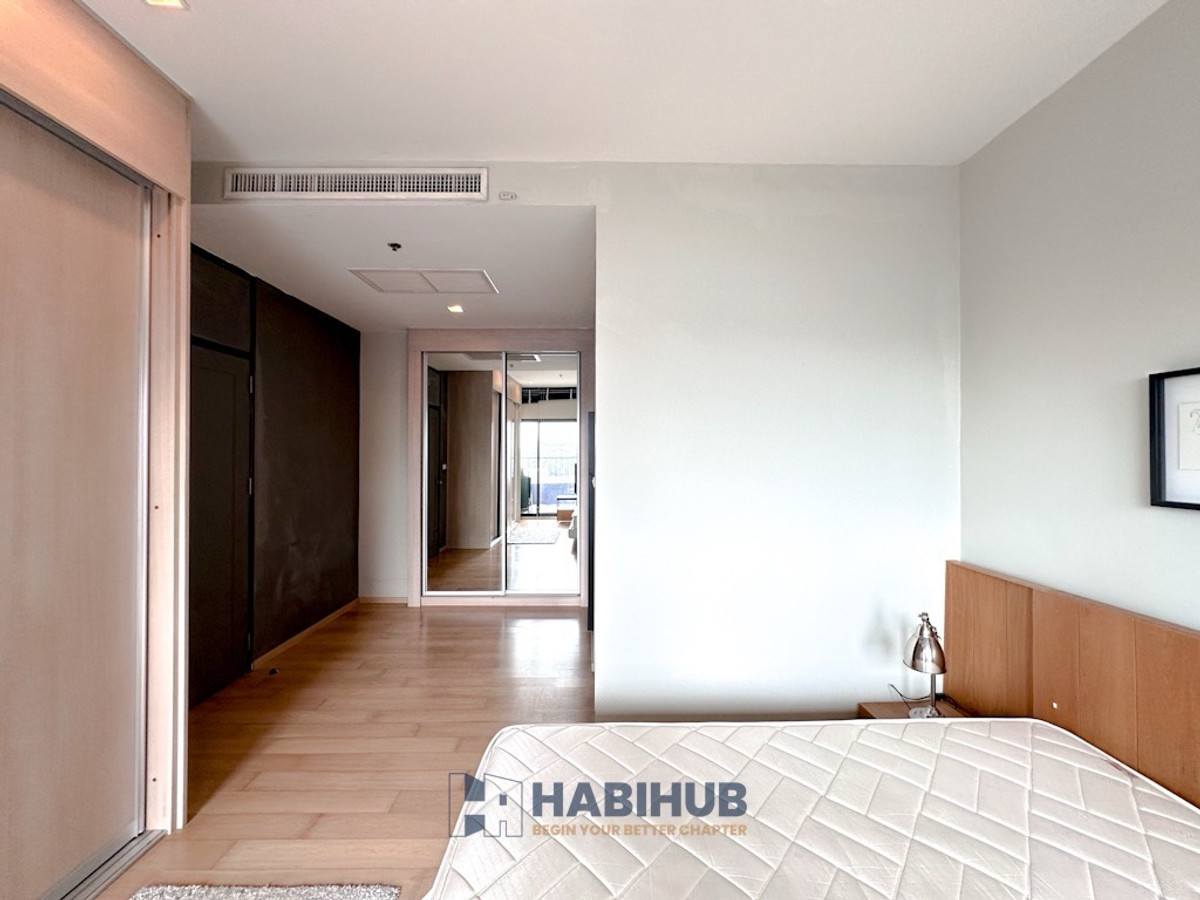 For SaleCondoSukhumvit, Asoke, Thonglor : Urgent sale 🔥 Luxury condo Noble Reveal, potential location near BTS Ekkamai, beautiful room, ready to move in! 1 bedroom, suitable for both living and investment ✨(HBH-HL-80)