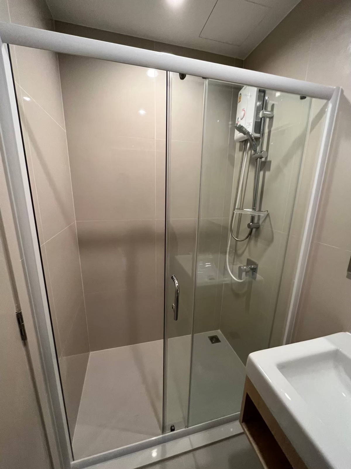 For RentCondoPattanakan, Srinakarin : ห้องว่างพร้อมอยู่ คอนโด Nue Condo ศรีนครินทร์-ลาซาล ใกล้ MRTสถานีศรีลาซาล Brand new room! Never rented out before Electrical appliances and furniture are brand new out of the box. Ready to move in immediately.