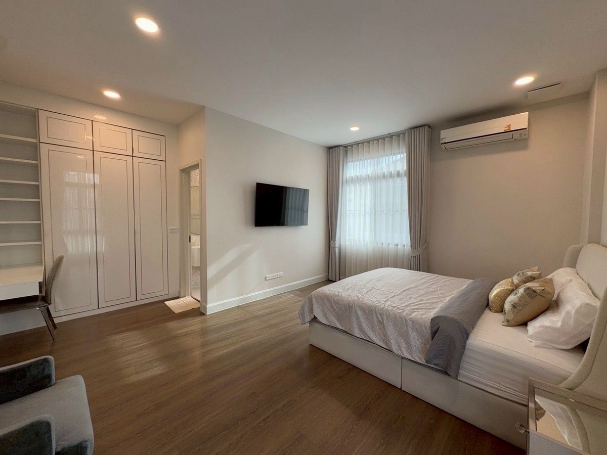 For RentHousePattanakan, Srinakarin : Luxury house for rent, Nantawan Rama 9 - Krungthep Kreetha New Road, 5 bedrooms, 6 bathrooms, near the expressway (Luxury House for Rent – ​​Nantawan Rama 9 (Krungthep Kreetha New Road)