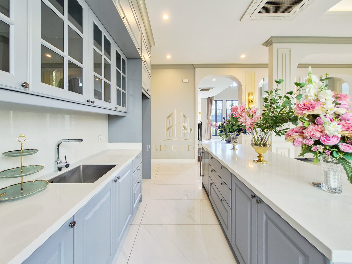 บ้านพัฒนาการ ศรีนครินทร์ : บ้านหรูสไตล์คฤหาสน์ นาราสิริ กรุงเทพกรีฑา 📞 092-4252445 Narasiri Krungthep Kreetha