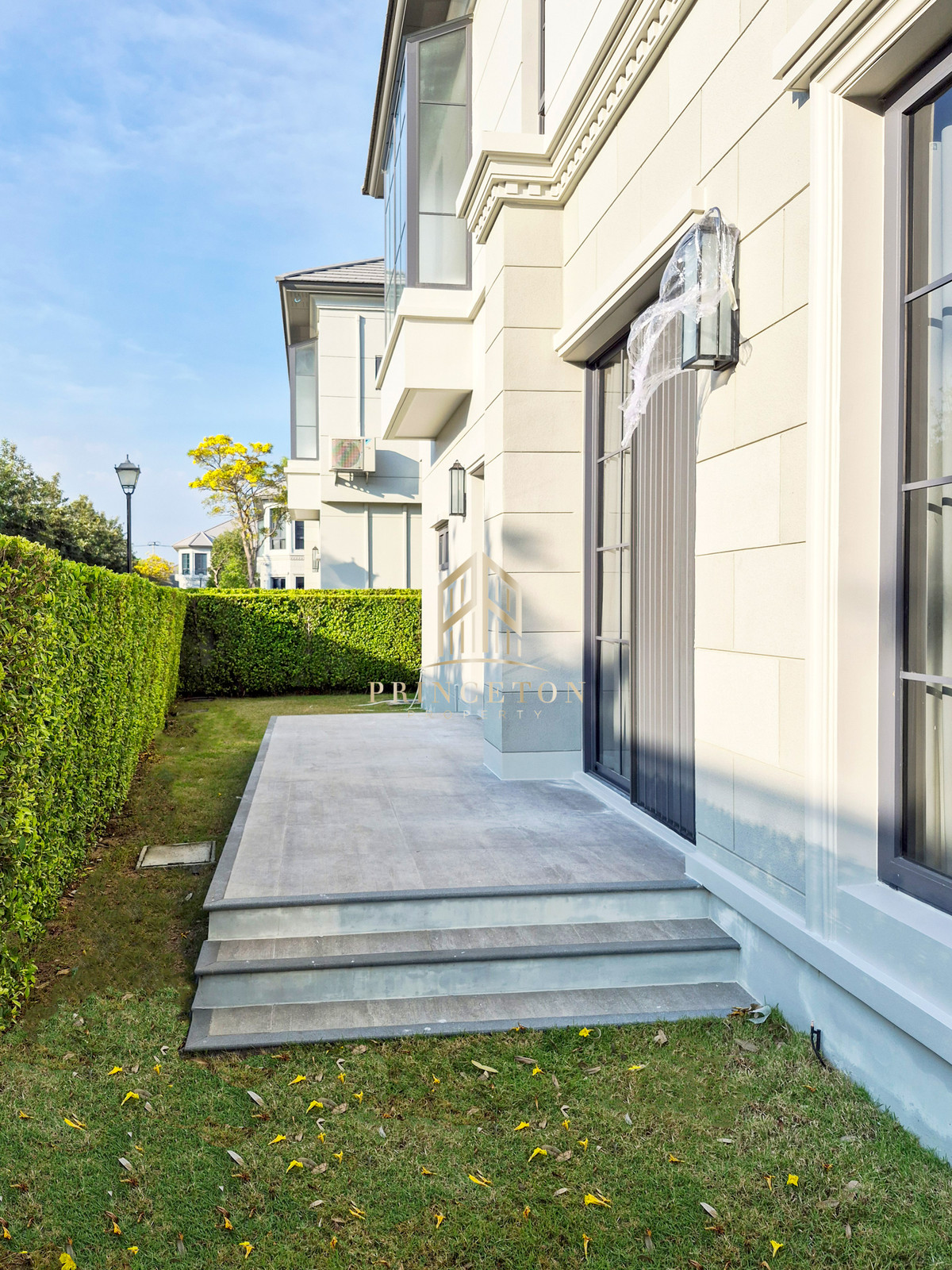 บ้านพัฒนาการ ศรีนครินทร์ : บ้านหรูสไตล์คฤหาสน์ นาราสิริ กรุงเทพกรีฑา 📞 092-4252445 Narasiri Krungthep Kreetha