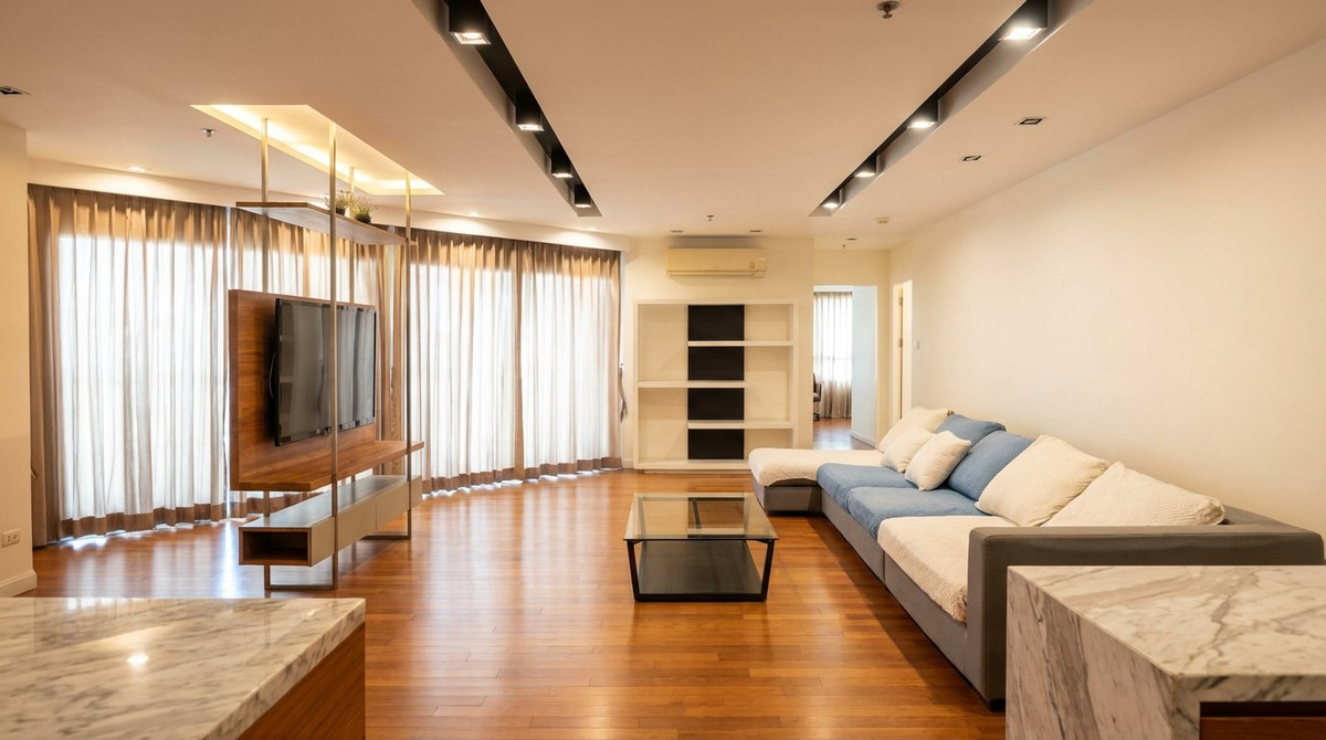 CondoRama9, Petchburi, RCA : Just available!! Belle Grand Rama 9, Building B1, 6 bedrooms, for only 130,000!! 35mb Only!  Close to Central Rama 9, walkable, and MRT Rama 9 can be easily walked. No need to use a car, just use gas. If interested, contact 0876358339 K. Nang.