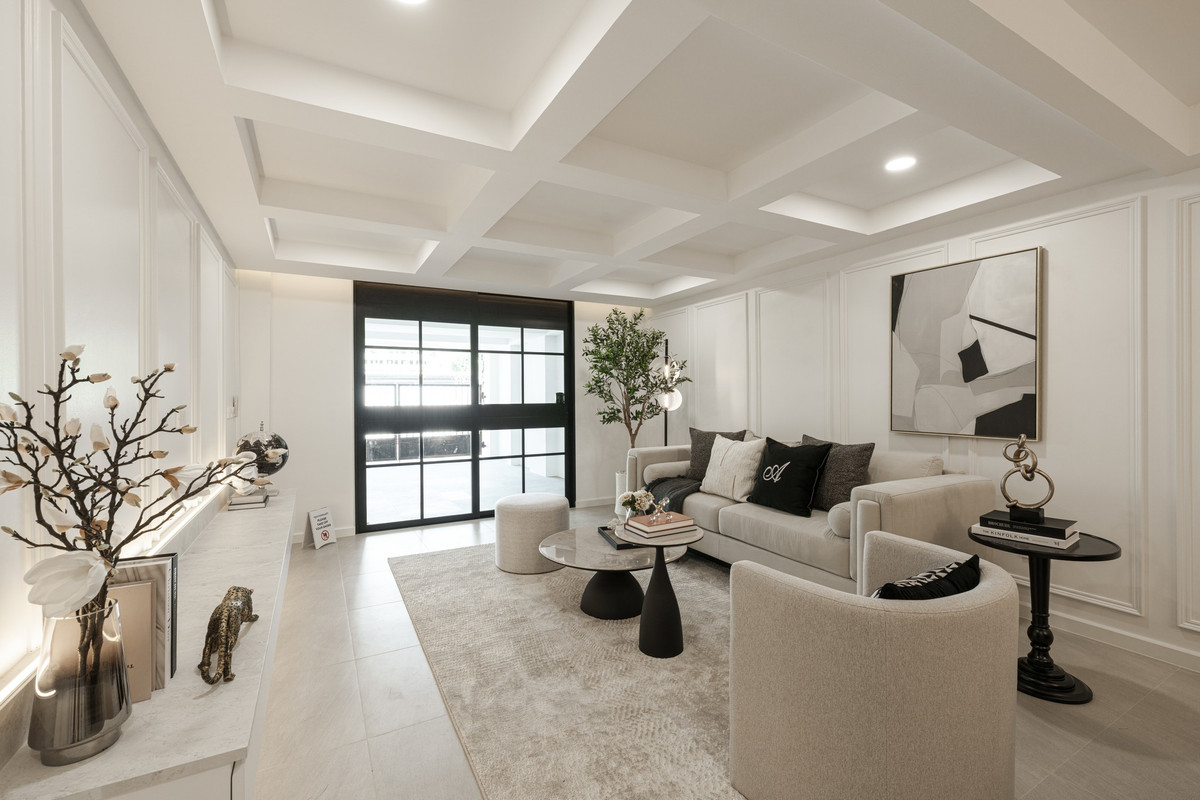 For SaleTownhomeSukhumvit, Asoke, Thonglor : 📌[𝐑𝐚𝐫𝐞 𝐔𝐧𝐢𝐭] Newly renovated townhome with 𝐁𝐮𝐢𝐥𝐭-𝐢𝐧, beautiful, fully furnished, with free gifts! Furniture as shown in the picture. If interested, contact 095-424-3656.