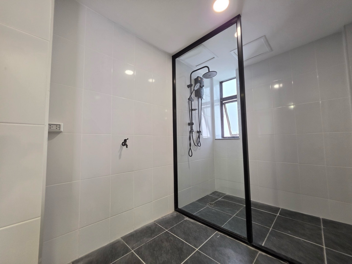 For SaleCondoOnnut, Udomsuk : K-6810 Beautiful room, high ceiling, duplex style, newly decorated, Eastwood On Nut, ready to move in.