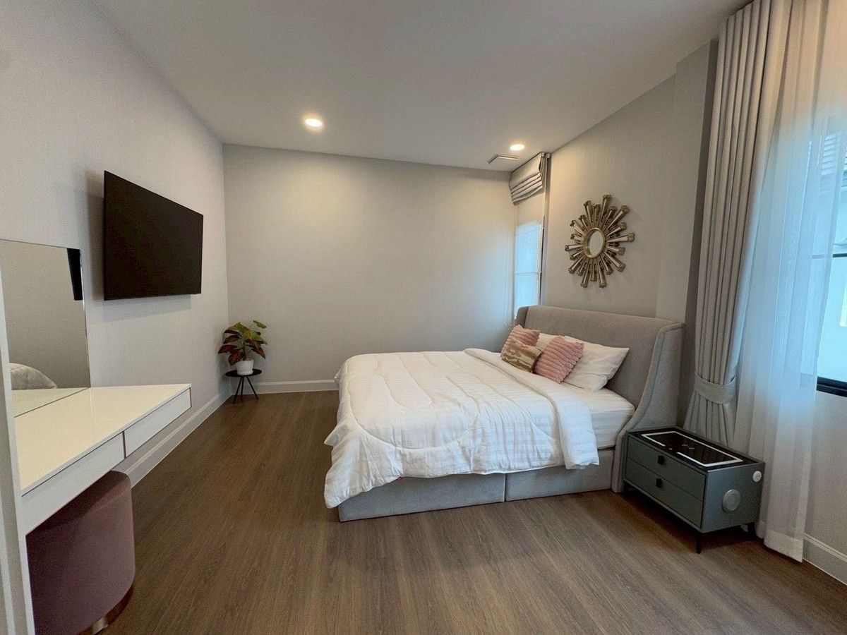 For RentHousePattanakan, Srinakarin : Luxury house for rent, Nantawan Rama 9 - Krungthep Kreetha New Road, 5 bedrooms, 6 bathrooms, near the expressway (Luxury House for Rent – ​​Nantawan Rama 9 (Krungthep Kreetha New Road)