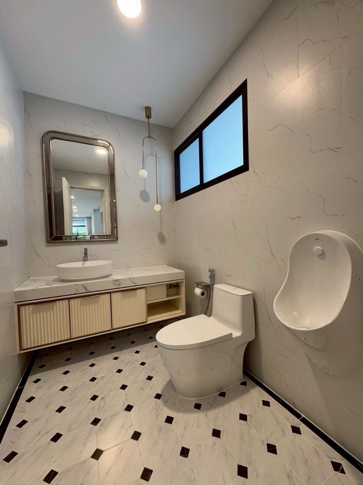 For RentHousePattanakan, Srinakarin : Luxury house for rent, Nantawan Rama 9 - Krungthep Kreetha New Road, 5 bedrooms, 6 bathrooms, near the expressway (Luxury House for Rent – ​​Nantawan Rama 9 (Krungthep Kreetha New Road)