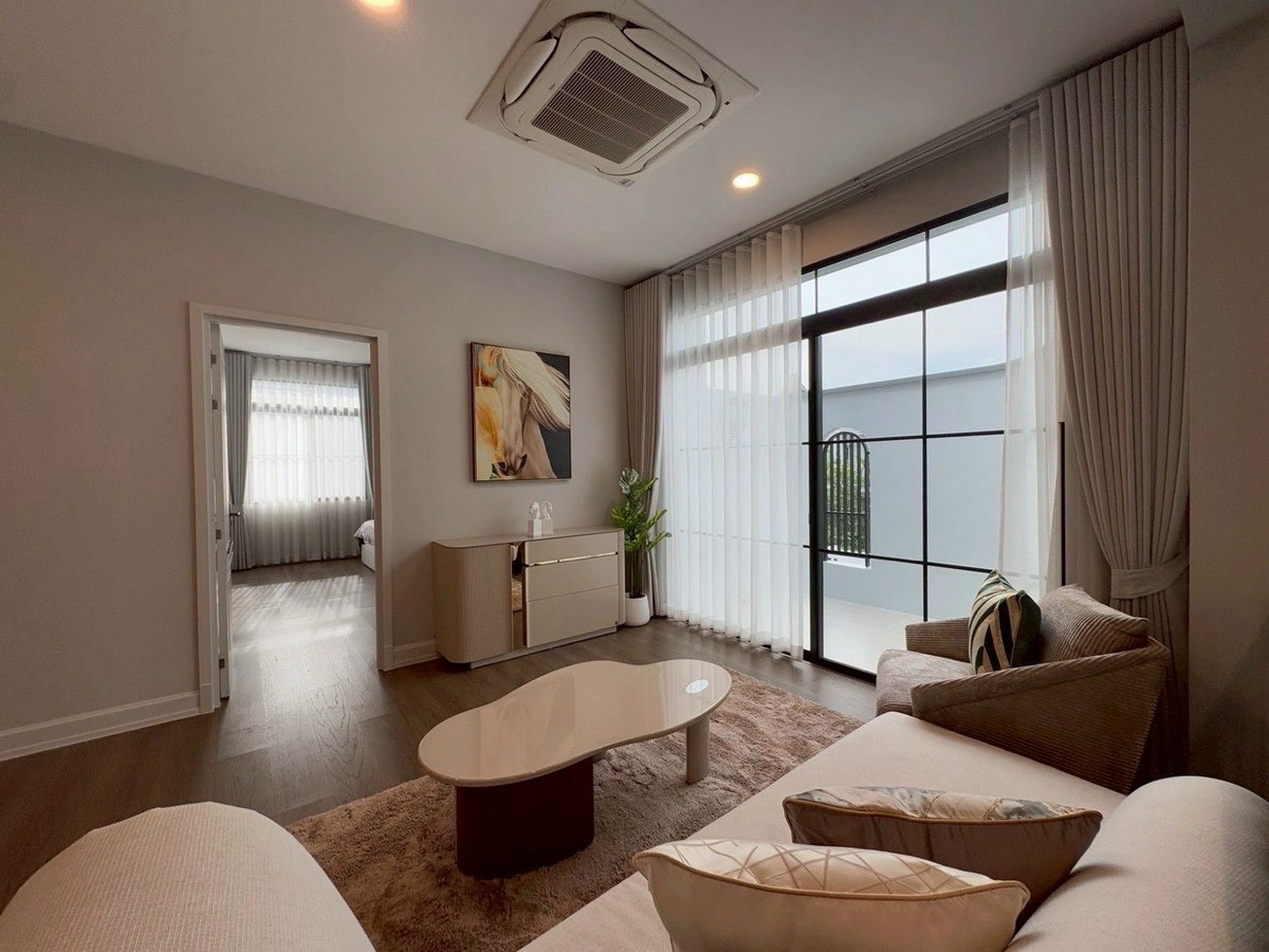 For RentHousePattanakan, Srinakarin : Luxury house for rent, Nantawan Rama 9 - Krungthep Kreetha New Road, 5 bedrooms, 6 bathrooms, near the expressway (Luxury House for Rent – ​​Nantawan Rama 9 (Krungthep Kreetha New Road)