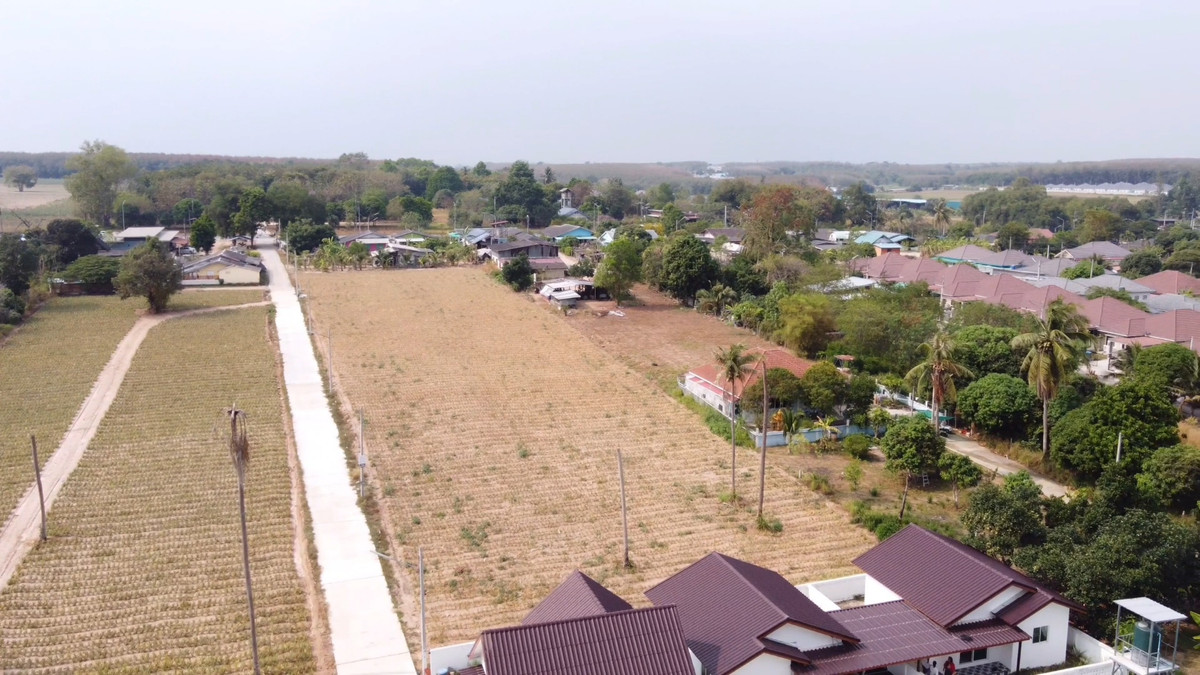 HouseRayong : 🏡 One-story detached house next to a canal, friendly price, close to nature. Line @bzprOperty