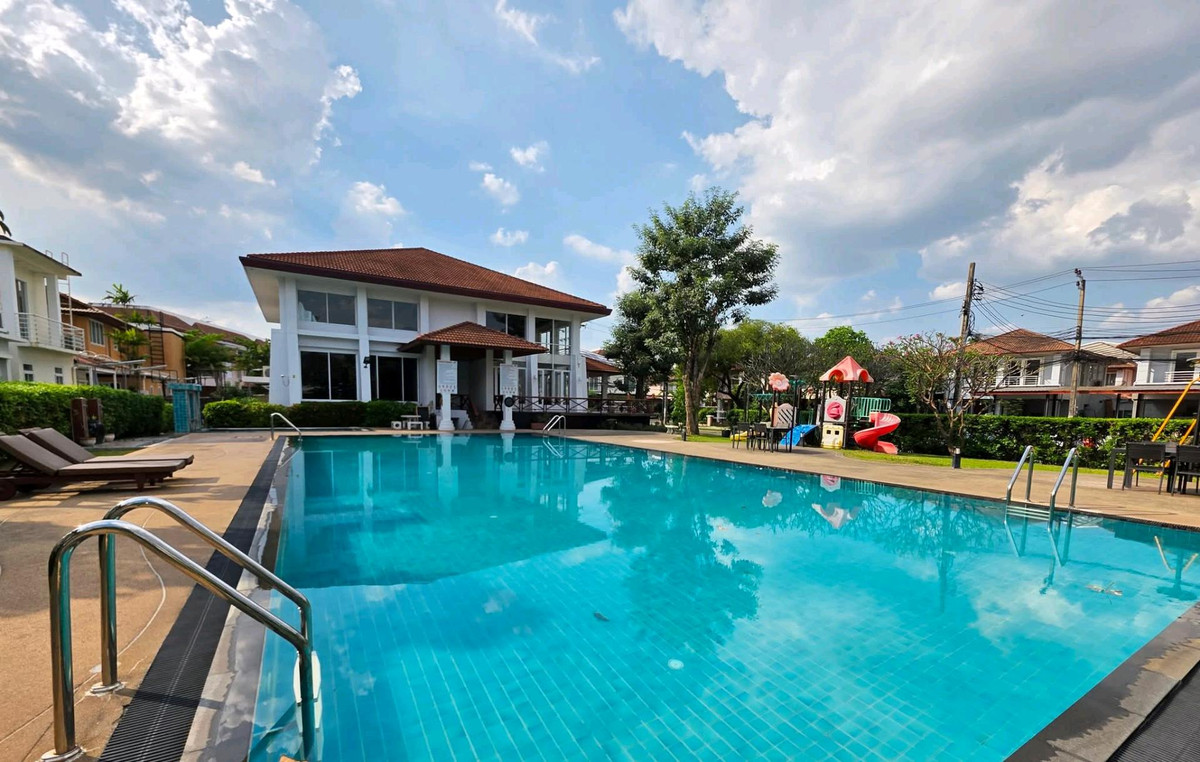 ให้เช่าบ้านเลียบทางด่วนรามอินทรา : ✨🚝 ใกล้รถไฟฟ้าสายสีเหลือง สถานีลาดพร้าว 71 (ประมาณ 1.8 กม.) บ้านสวย พื้นที่กว้าง ทำเลดี เดินทางสะดวก พร้อมเข้าอยู่