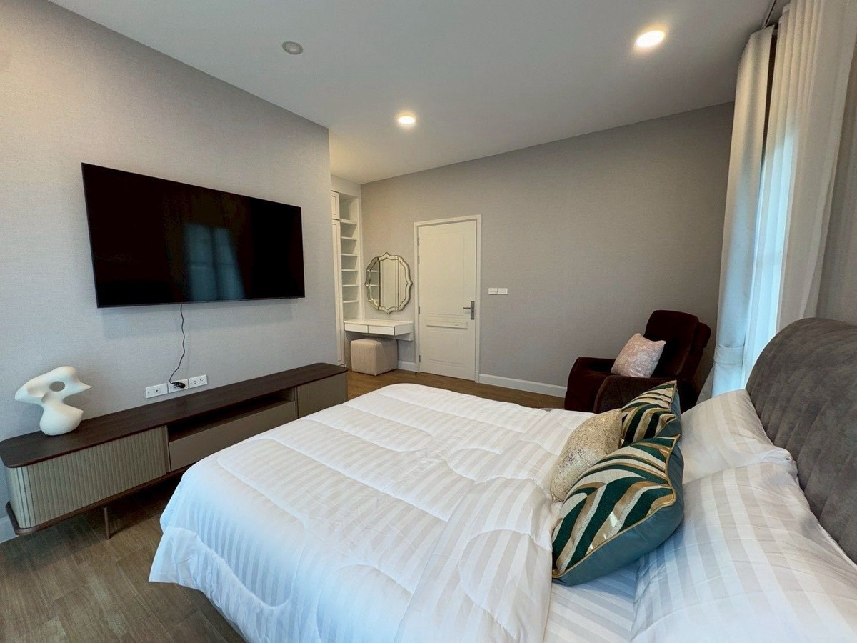 For RentHousePattanakan, Srinakarin : Luxury house for rent, Nantawan Rama 9 - Krungthep Kreetha New Road, 5 bedrooms, 6 bathrooms, near the expressway (Luxury House for Rent – ​​Nantawan Rama 9 (Krungthep Kreetha New Road)