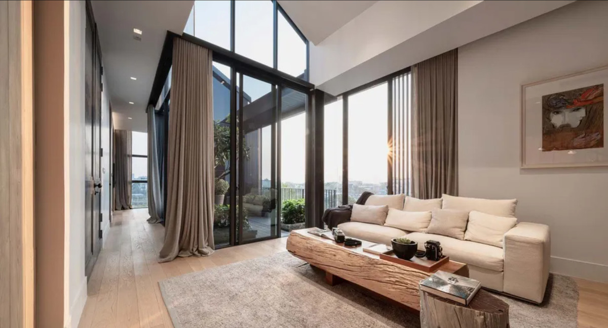 ขายทาวน์โฮมพัฒนาการ ศรีนครินทร์ : For sale new project good price in Pattanakarn!🔥 Luxury townhouse huge size area 520 sq.m ready to move in Tel 0863692224