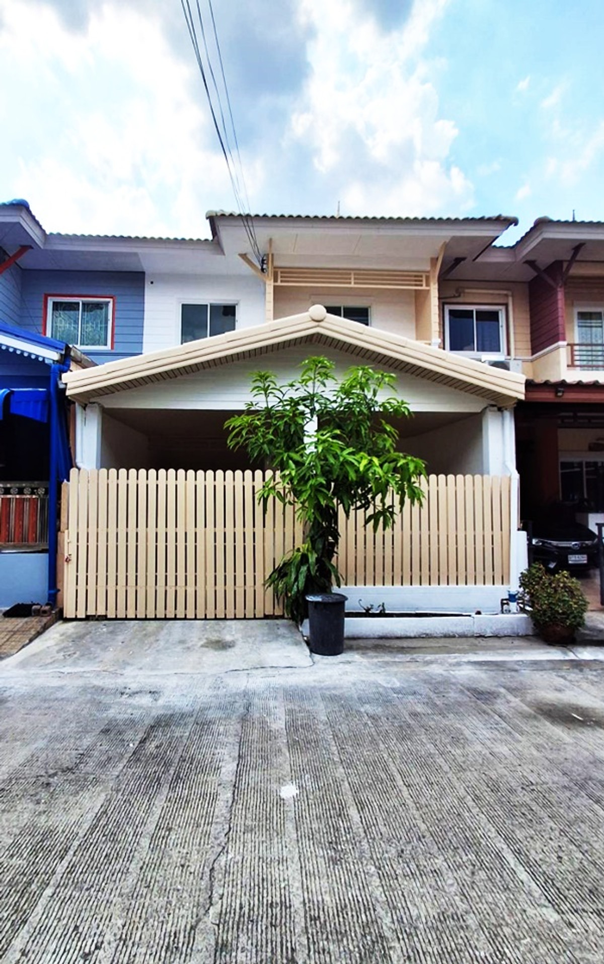 For SaleTownhomeBang kae, Phetkasem : Ready to move in, 2-story townhouse for sale, 22.5 sq m., Monthon 8 Village, along Khlong Thawi Watthana, Phetkasem.