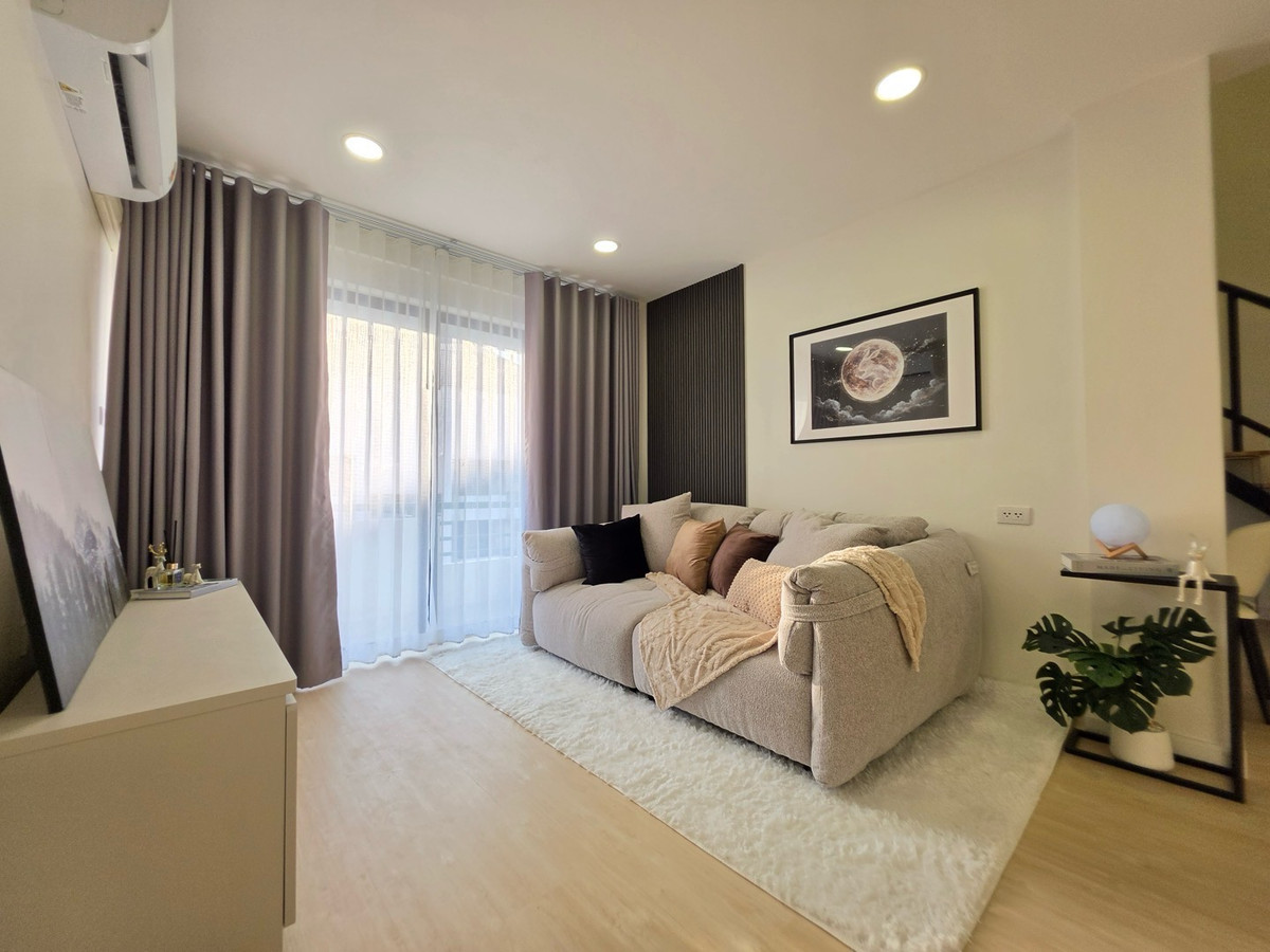 For SaleCondoOnnut, Udomsuk : K-6810 Beautiful room, high ceiling, duplex style, newly decorated, Eastwood On Nut, ready to move in.