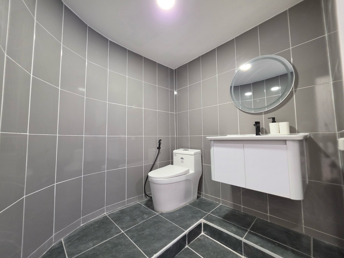 For SaleCondoOnnut, Udomsuk : K-6810 Beautiful room, high ceiling, duplex style, newly decorated, Eastwood On Nut, ready to move in.