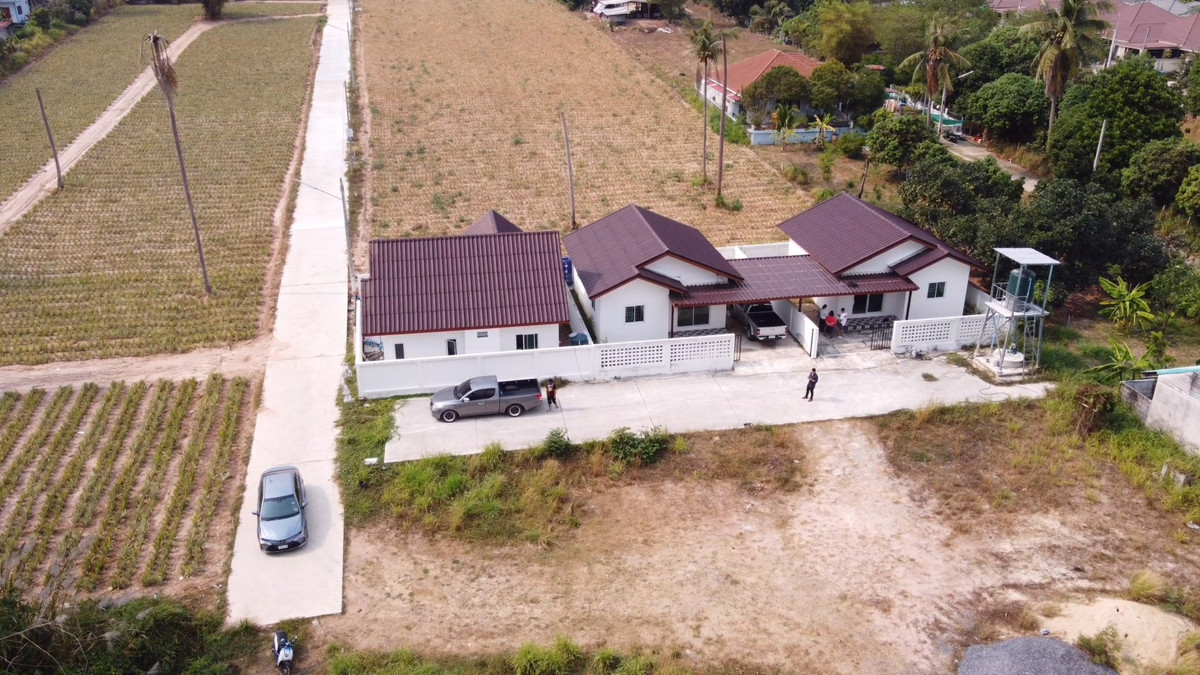 HouseRayong : 🏡 One-story detached house next to a canal, friendly price, close to nature. Line @bzprOperty