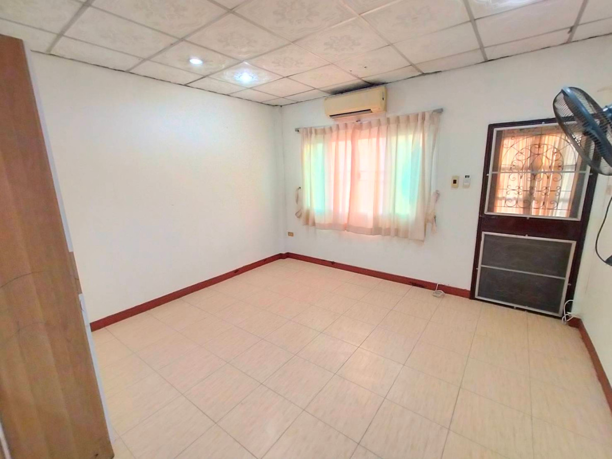 For RentTownhomeMin Buri, Romklao : ⚡ For rent, 3-story townhome, Soi Ramkhamhaeng 176, size 17 sq m. ⚡