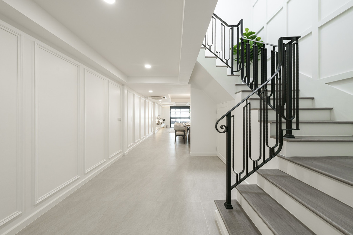 For SaleTownhomeSukhumvit, Asoke, Thonglor : 📌[𝐑𝐚𝐫𝐞 𝐔𝐧𝐢𝐭] Newly renovated townhome with 𝐁𝐮𝐢𝐥𝐭-𝐢𝐧, beautiful, fully furnished, with free gifts! Furniture as shown in the picture. If interested, contact 095-424-3656.