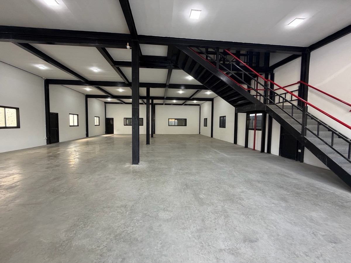 ให้เช่าโกดังลาดกระบัง สุวรรณภูมิ : ให้เช่าโกดัง 2 ชั้น พร้อมลิฟต์ ซอยกิ่งแก้ว37 (บางพลี-ลาดกระบัง) ใกล้สนามบินสุวรรณภูมิ