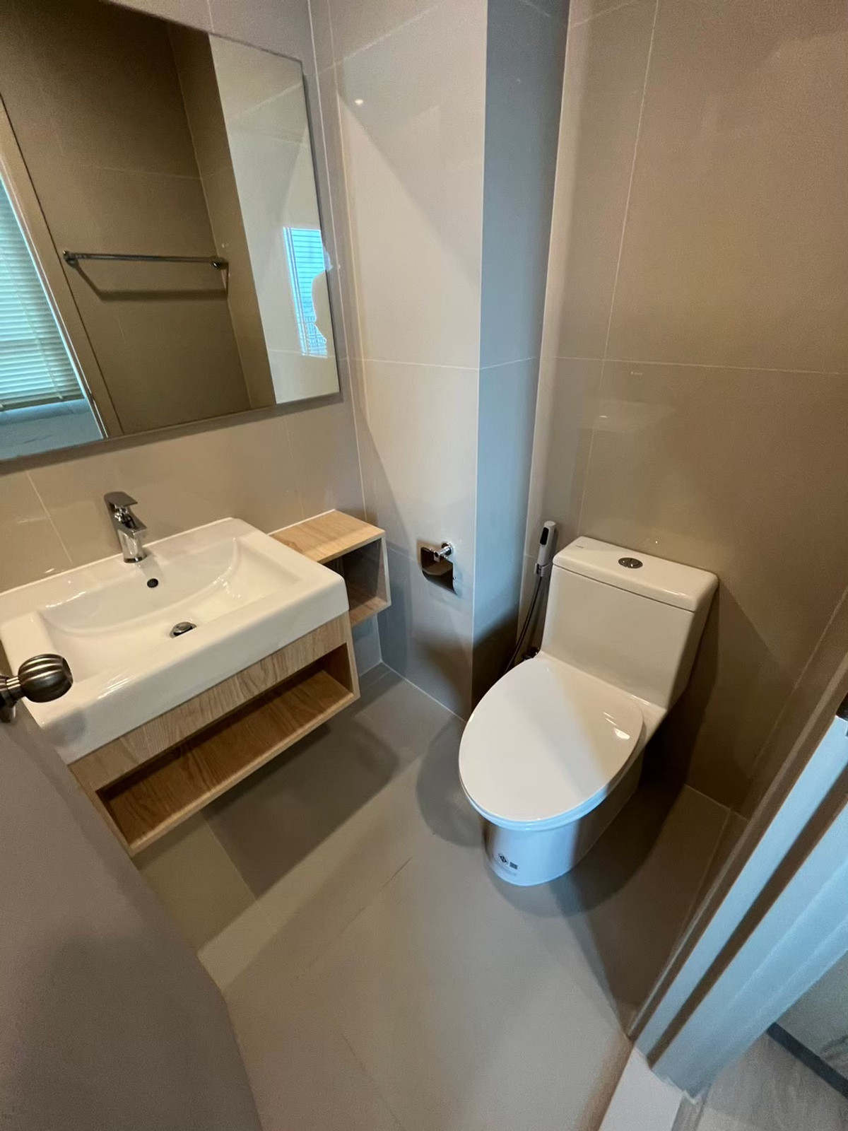 For RentCondoPattanakan, Srinakarin : ห้องว่างพร้อมอยู่ คอนโด Nue Condo ศรีนครินทร์-ลาซาล ใกล้ MRTสถานีศรีลาซาล Brand new room! Never rented out before Electrical appliances and furniture are brand new out of the box. Ready to move in immediately.