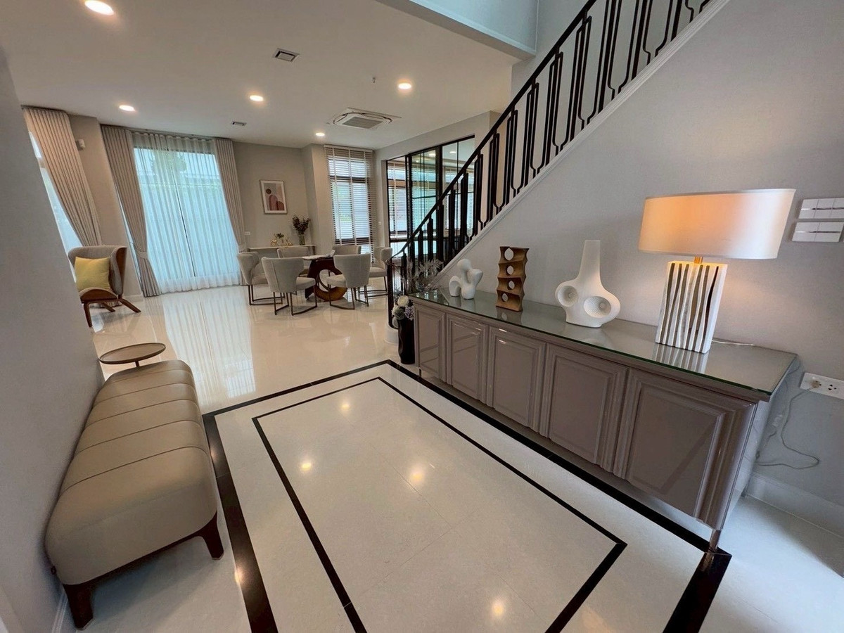 For RentHousePattanakan, Srinakarin : Luxury house for rent, Nantawan Rama 9 - Krungthep Kreetha New Road, 5 bedrooms, 6 bathrooms, near the expressway (Luxury House for Rent – ​​Nantawan Rama 9 (Krungthep Kreetha New Road)