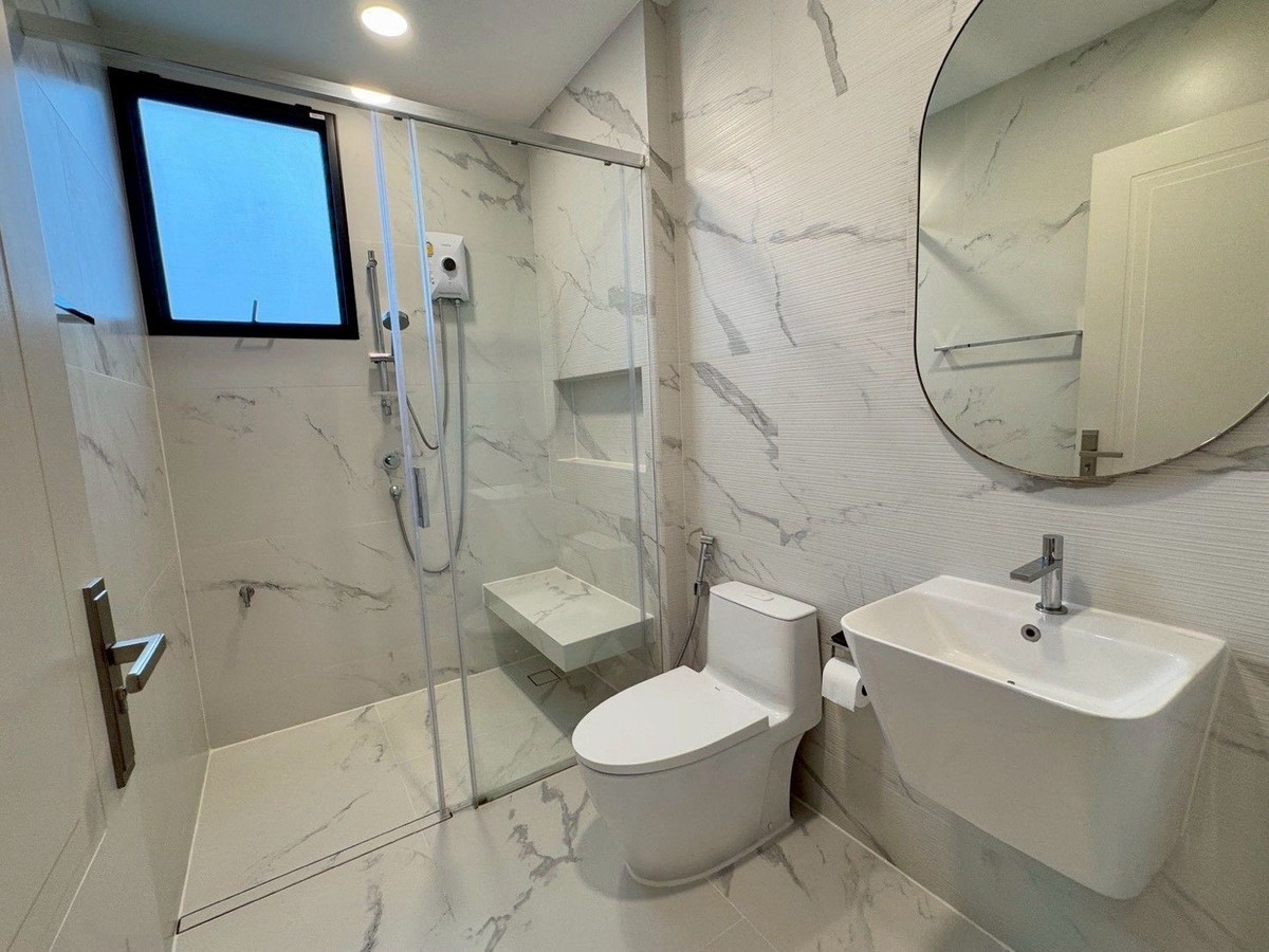 For RentHousePattanakan, Srinakarin : Luxury house for rent, Nantawan Rama 9 - Krungthep Kreetha New Road, 5 bedrooms, 6 bathrooms, near the expressway (Luxury House for Rent – ​​Nantawan Rama 9 (Krungthep Kreetha New Road)