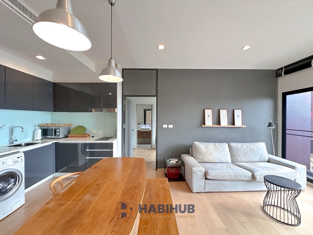 For SaleCondoSukhumvit, Asoke, Thonglor : Urgent sale 🔥 Luxury condo Noble Reveal, potential location near BTS Ekkamai, beautiful room, ready to move in! 1 bedroom, suitable for both living and investment ✨(HBH-HL-80)