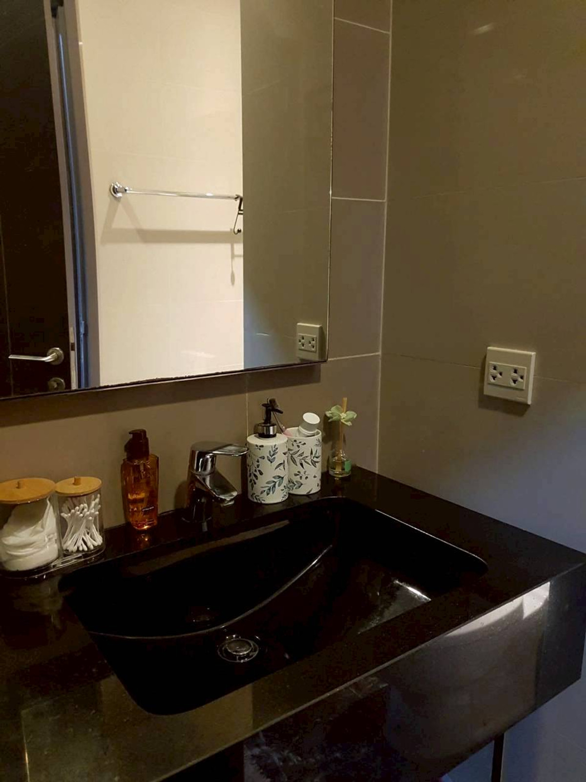 ให้เช่าคอนโดสุขุมวิท อโศก ทองหล่อ : ✅ EDSK123 ✅ Line : @p2nproperty